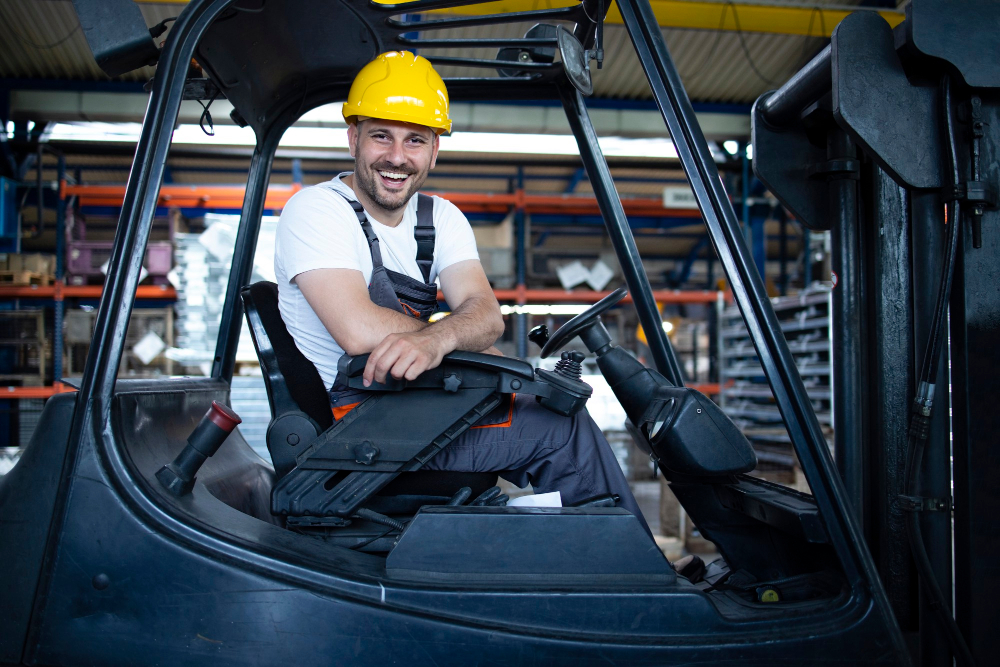 Heftruck in gebruik tijdens een in-company opleiding op locatie